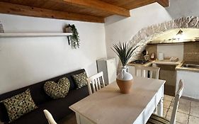 La 9 Guest House